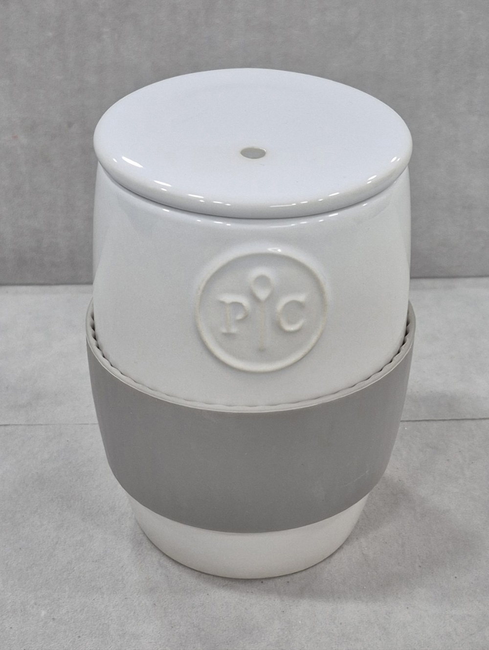 Pampered Chef Ceramic Egg Cooker white with Lid and silicone gripper Microwave